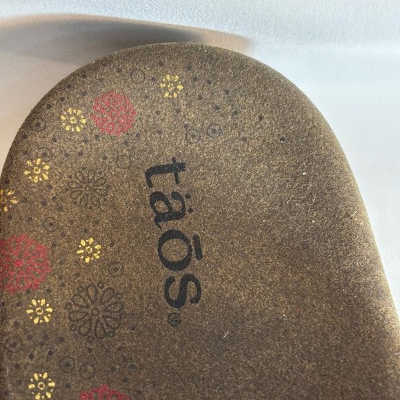 TAOS Sz 10 Gift 2 Front Post Ruched Gold Sandals Confort Insoles Leather - Picture 4 of 9